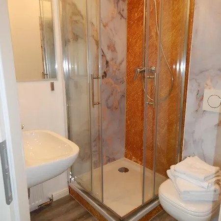 Ems Jade Hotel *